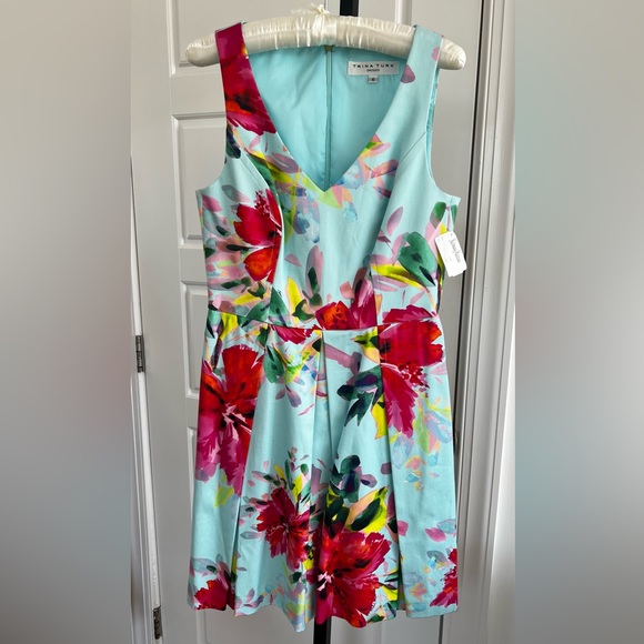 Trina Turk Dresses & Skirts - Trina Turk size 6 fit and flare blue floral dress